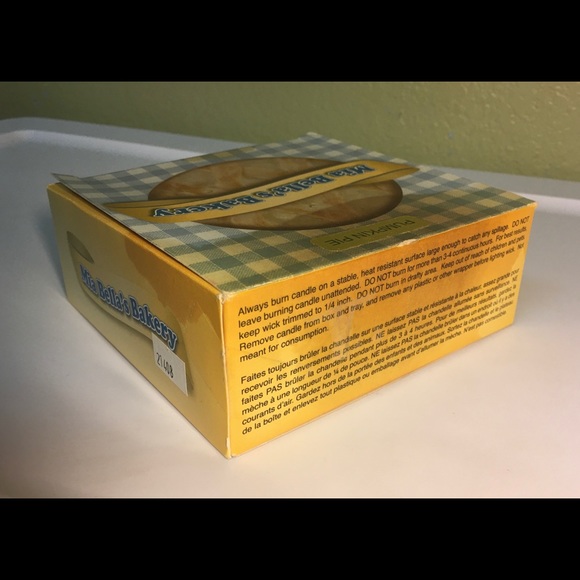 NIB Mia Bella’s Bakery Candle - Pumpkin - Picture 3 of 8